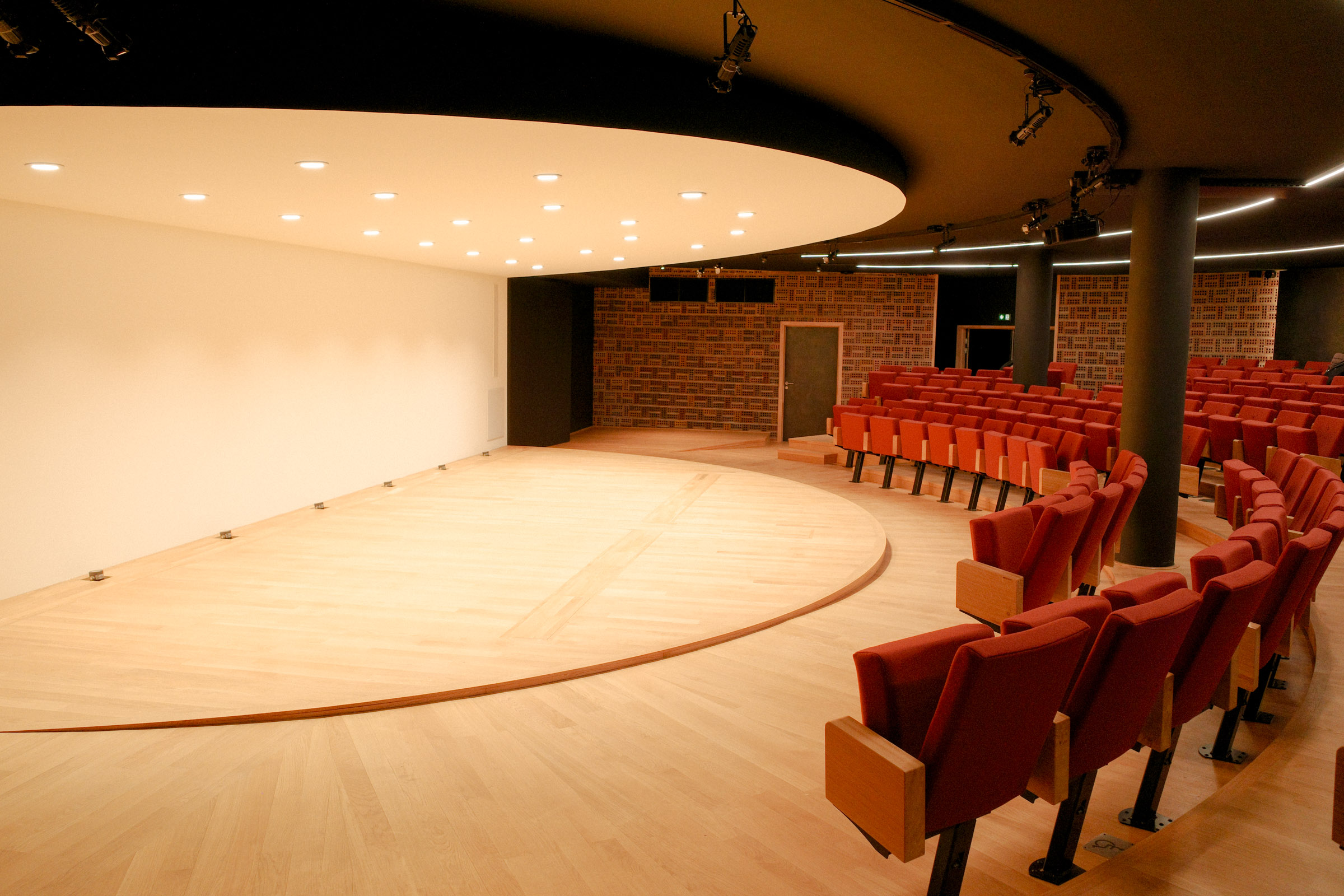 cité des arts,auditorium, maria godlewska, Caroline cordier, scenographicc, conception, éclairage, réseaux scéniques